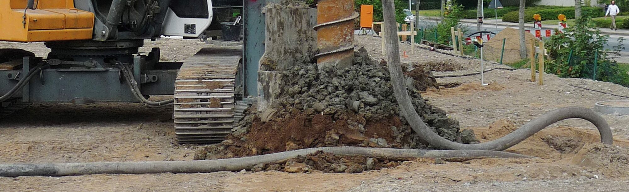 Vertragliche Regelungen durch Vereinbarung der VOB/B und VOB/C Baustelle mit Bagger